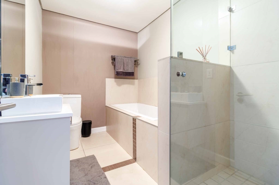 3 Bedroom Property for Sale in Sea Point Western Cape